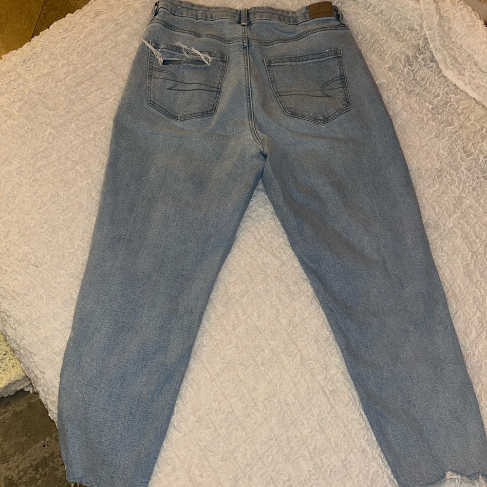 American Eagle Outfitters Light Blue Distressed Curvy Fit Mom Jeans - Picture 2 of 5